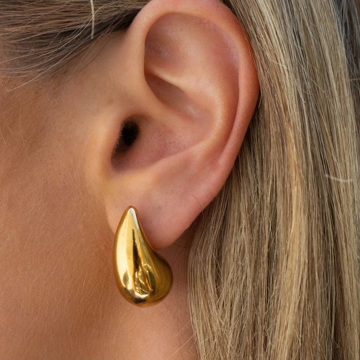 Large Gold Teardrop Earrings Length: approx. 1 inch 18K Gold Plated Stainless Steel Water Resistant Gold Earrings Chunky, Gold Chunky Jewelry, Christian Wishlist, Drop Earrings Outfit, Gold Chunky Earrings, Chunky Gold Earrings, Large Gold Earrings, Gold Teardrop Earrings, Teardrop Earrings Gold