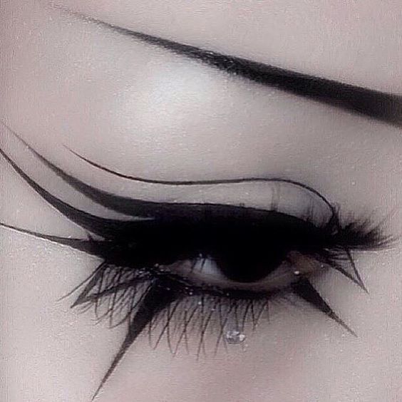 Grafik Eyeliner, Maquillage Goth, Make Up Designs, Eyeliner Tips, Eyeliner Designs, Drag Make-up, Punk Makeup, Graphic Makeup, Swag Makeup