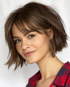 20 French Bob Haircuts that Ooze Parisian Charm - The Right Hairstyles Square Face Bob Haircut, Layered Bob Hairstyles For Thick Hair, Jenna Elfman Hair, Chin Length Haircuts, Hairstyles 2024, Bob Hairstyles With Bangs, Hair Girls, Chin Length Hair, Bob Haircut With Bangs