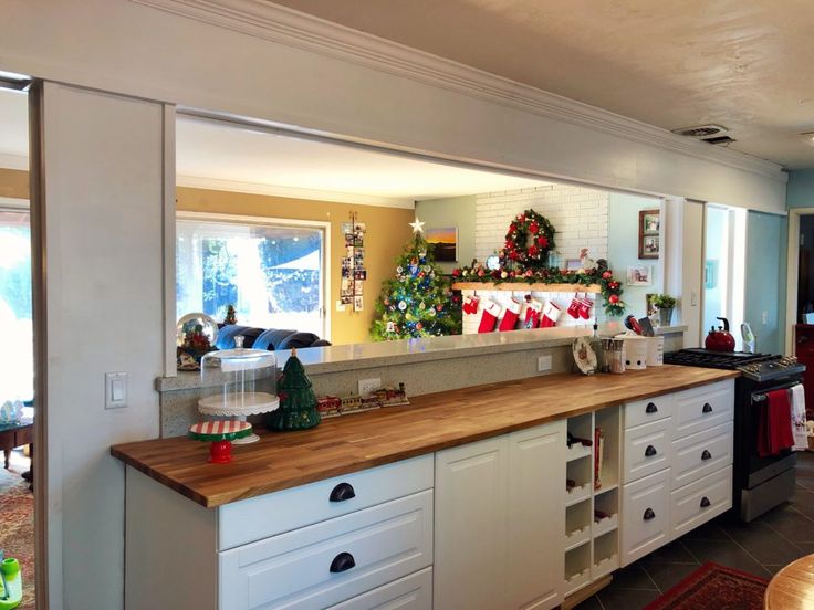 the kitchen is decorated with christmas decorations