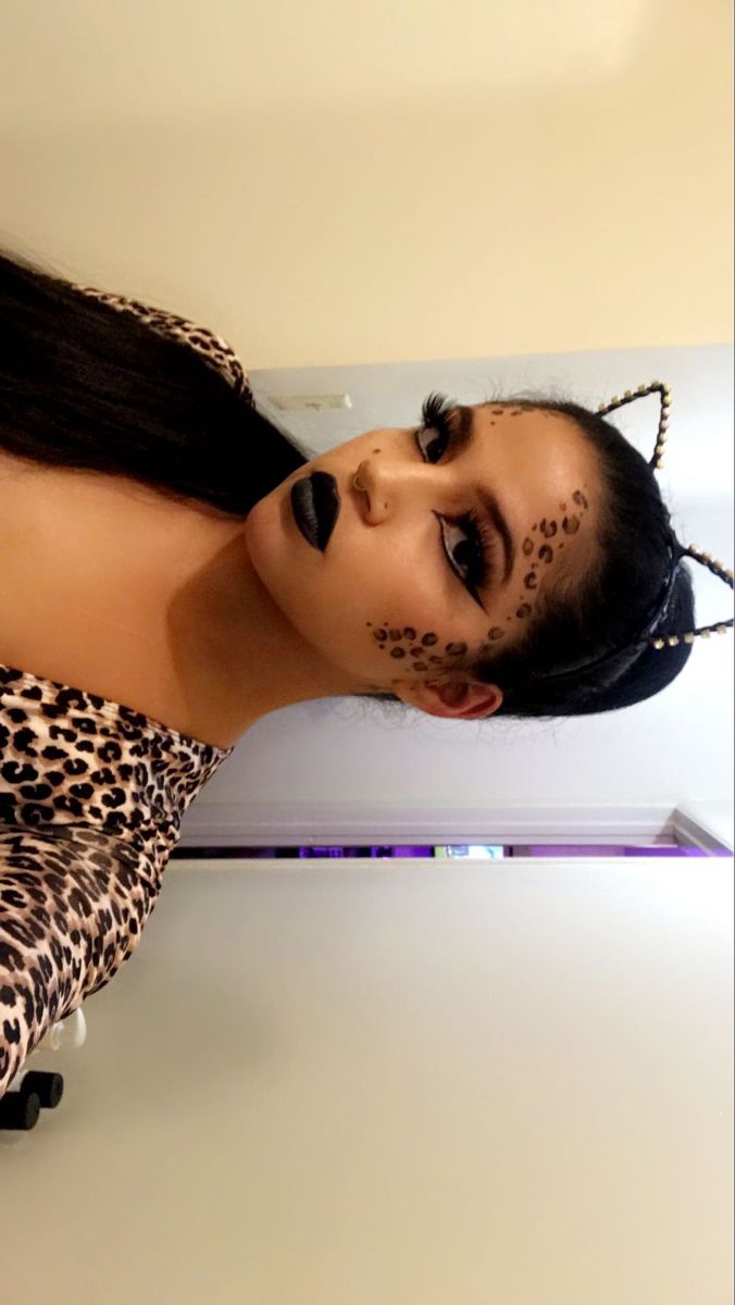 Big Cat Halloween Costume, Panther Costume Halloween, Cheetah Inspired Makeup, Cheetah Costume Black Women, Cat Make Up For Halloween Simple, Jaguar Halloween Costume, Cheetah Print Makeup Halloween, Cheetah Halloween Costume Women, Cheetah Print Halloween Costume