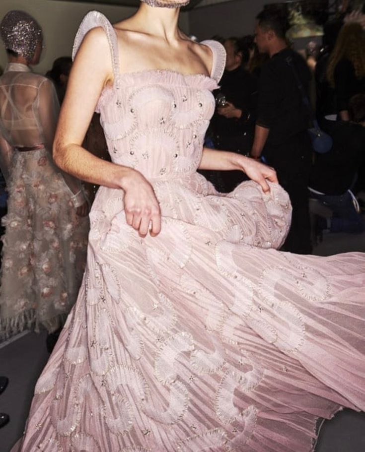 Dior Pink Dress, Dior Dress Elegant, Dior Corset, Couture Dresses Short, Dior Fashion Week, Poofy Dresses, Dior 2019, Designers Dresses, Galaxy Party