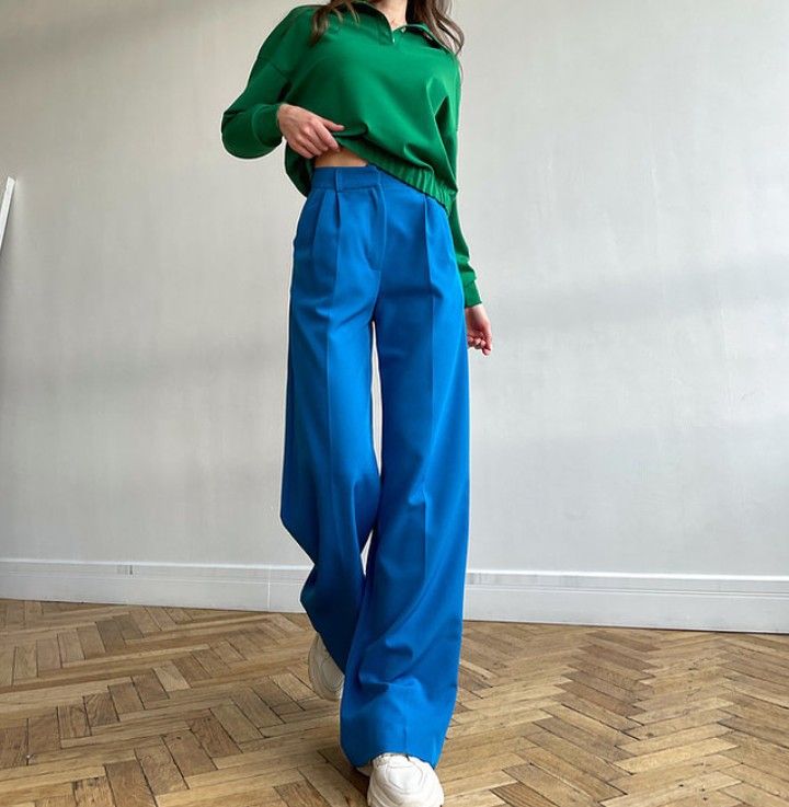 Styling Blue Pants, Blue Tailored Pants Outfit, Bright Blue Pants Outfit, Electric Blue Pants Outfit, Bright Blue Outfit, Blue Wide Leg Pants Outfit, Electric Blue Pants, Blue Trousers Outfit, Bold Fashion Outfits