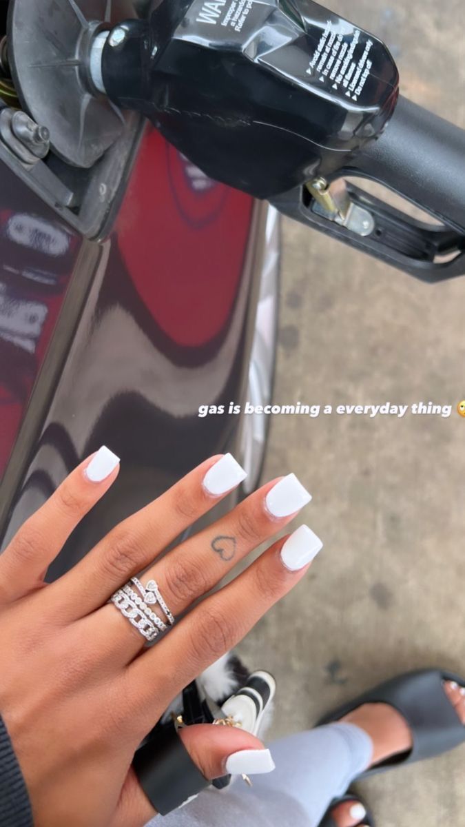 Cute Short Acrylic Nails Square White, Short Short Acrylic Nails Square, White Acrylic Overlay Nails, White Overlay Nails, White Shorties Nails, Shorties Nails Squoval, Short Acrylic Nails Square White, Biab Nails Black, Short White Square Acrylic Nails