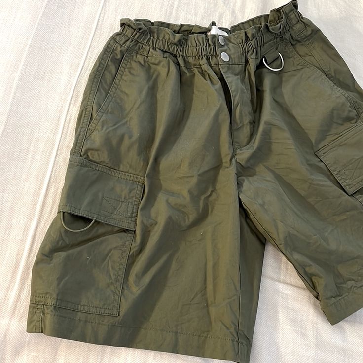 Bdg Urban Outfitters Xs Nwot Shorts 100% Cotton Army Green 6 Total Pockets High Waist Utility Shorts For Streetwear, Casual Khaki Bermuda Bottoms, Casual Bermuda Bottoms With Pockets, Casual Streetwear Bottoms In Short Style, Casual Streetwear Bottoms Short, Casual Cargo Style Shorts For Streetwear, Green Shorts With Belt Loops For Streetwear, Green Streetwear Shorts With Belt Loops, Sporty Bermuda Bottoms With Cargo Pockets