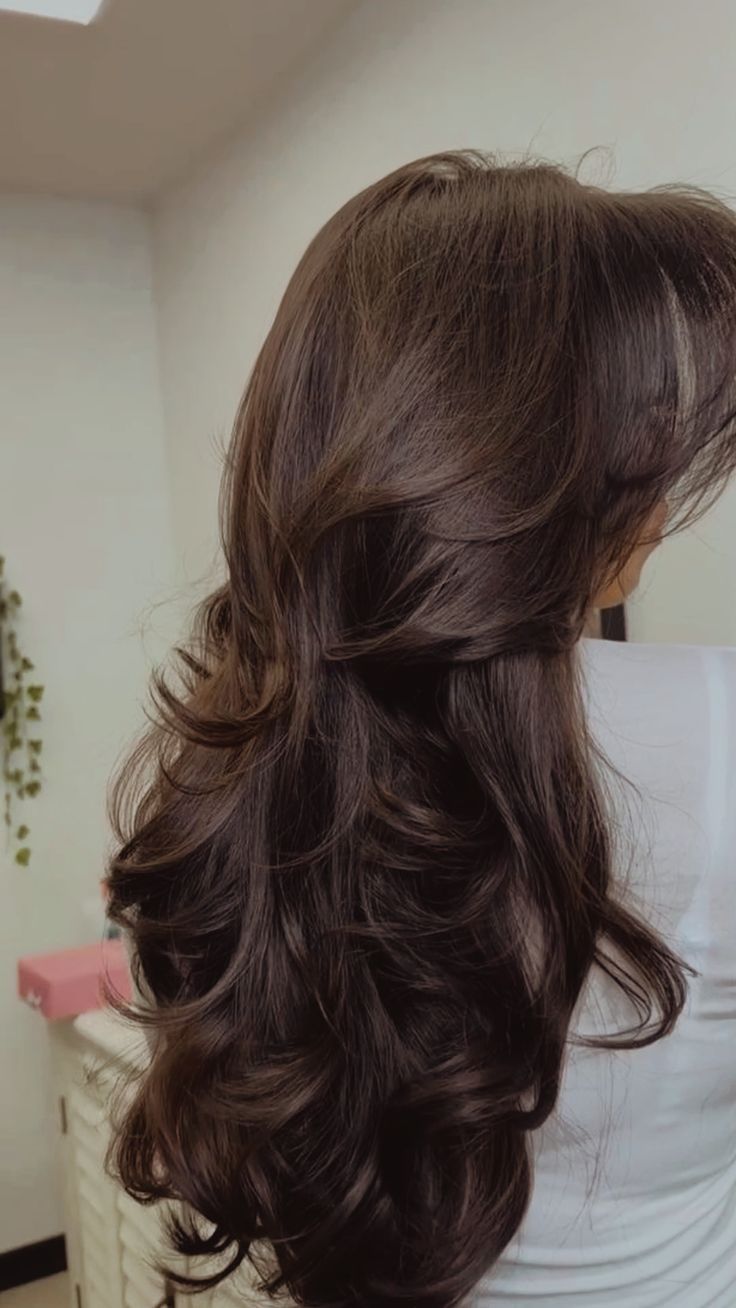 Long Curtain Bangs Blowout, Wedding Hairstyles Blowout, Perm Blowout, Wavy Perm Long Hair, Blowout Hair With Bangs, Chunky Layers Long Hair, Curtain Bangs Blowout, Front Layers Long Hair, Deep Brunette