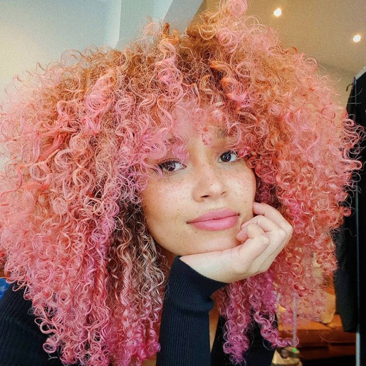 7 Items To Help You Add Pantone's Living Coral Into Your Spring Beauty Look Curly Hair Dye Ideas, Curly Hair Dye, Pink Curly Hair, Trendy We Fryzurach, Dyed Curly Hair, Hair Color Pastel, Dyed Natural Hair, Hair Dye Ideas, Dye Colors