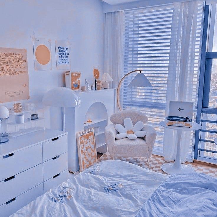 a bedroom with white furniture and lots of window coverings on the windowsill is shown