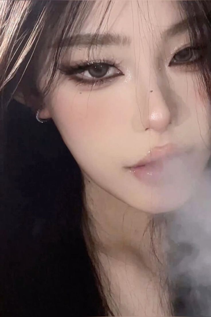 Dark Makeup Looks, Smokey Eye Makeup Look, Asian Makeup Looks, Dark Eye Makeup, Korean Makeup Look, Korean Eye, Korean Eye Makeup, Ulzzang Makeup, Douyin Makeup