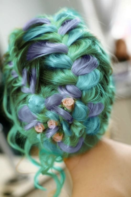 Perfect Mermaid Hair!♥*¨`*•ღღ   I bet her hair is actually blonde and they photoshopped the colors like they ALWAYS DO on here!! Pastel Hair, Mermaid Hair, Rainbow Hair, Hair Envy, Crazy Hair, Love Hair, Great Hair, Green Hair, Green And Blue