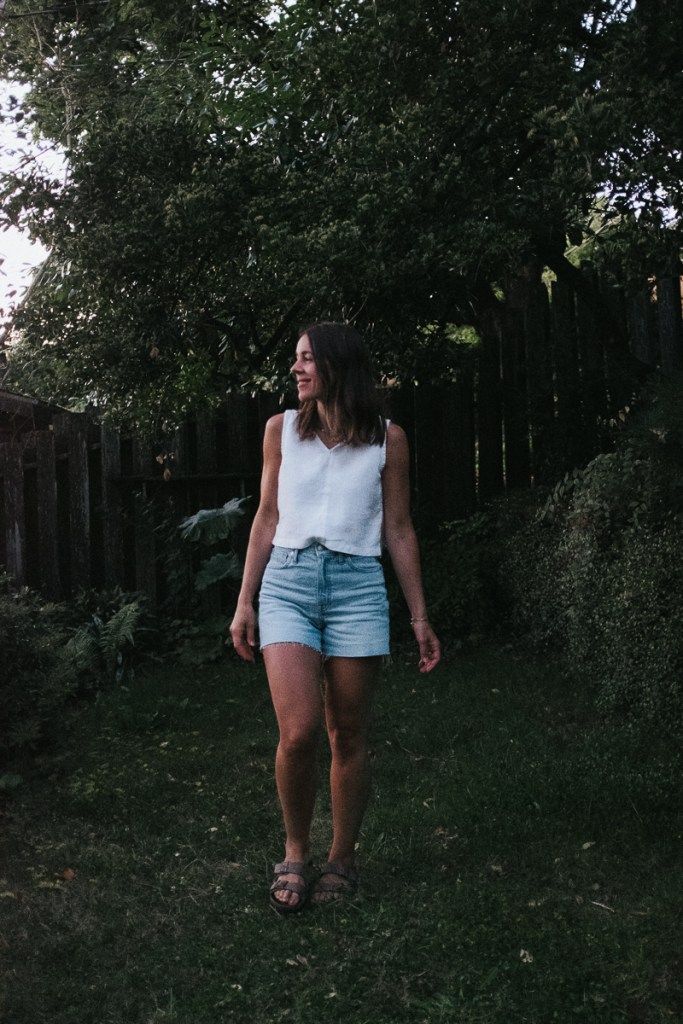 Summer Outfits Denim, Mom Style Summer, Classy Summer Outfits, Summer Outfits For Teens, Gardening Outfit, Camping Outfits, Short Styles, Summer Dress Outfits, How To Make Shorts