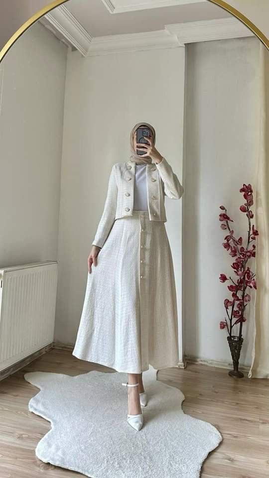 Classy And Elegant Outfits For Women, Muslim Dress Casual, Ensemble Hijab, Dresses Casual Modest, Sleeveless Dress Outfit, Outfit Muslim, Classy Fashion Chic, Muslimah Fashion Casual, Muslim Outfit