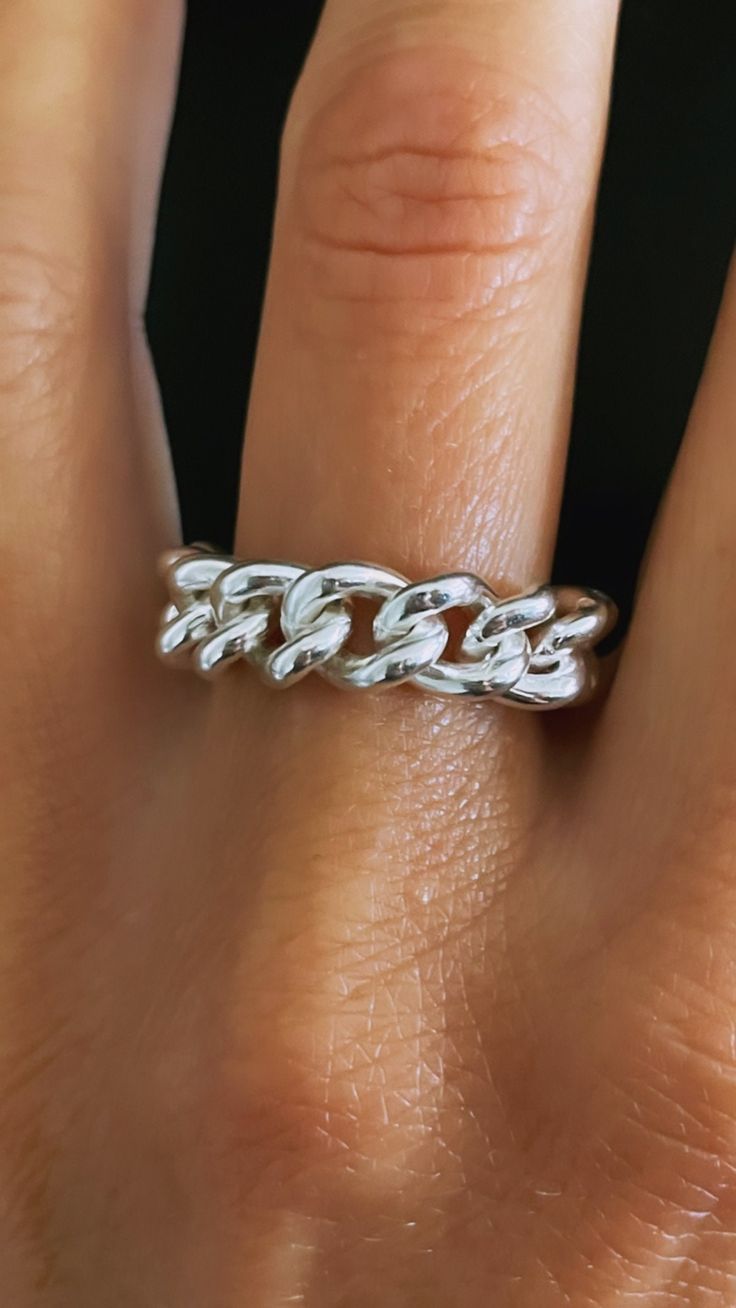 "This beautiful chain ring is made from solid Sterling silver .It is 7mm wide x 5mm thick .Weight around 10g depending on the size.It is polished to high shine, not oxidised. It is super cool and comfortable to wear.Please leave the ring size needed at the checkout \"Notes to Seller\"  Thank you for choosing hand made. ☺️ Ette"