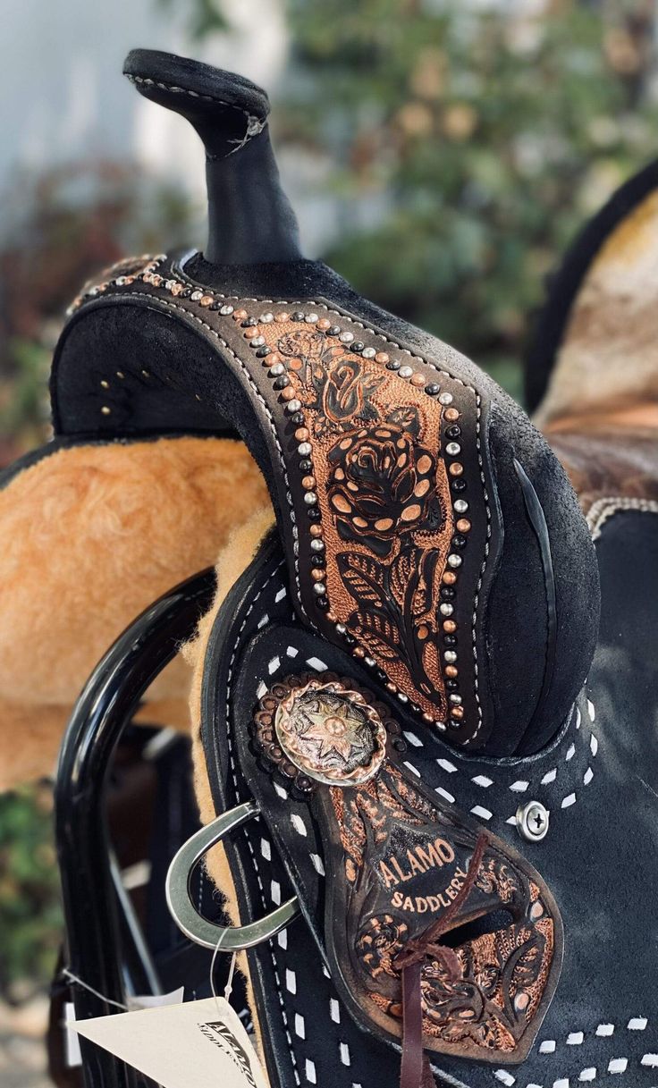 Alamo Saddlery 15 Black Beauty Barrel - Saddle Colony Western Horse Tack Turquoise, Western Riding Tack, Barrel Racing Tack Rodeo, Horse Barn Ideas Stables, Barrel Racing Saddles, Western Horse Saddles, Black Saddle, Barrel Racing Tack, Cowgirl Accessories