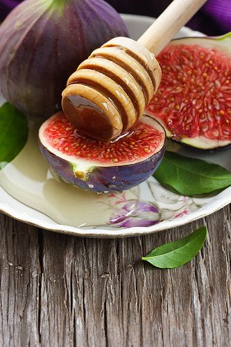 figs and honey on a plate with leaves