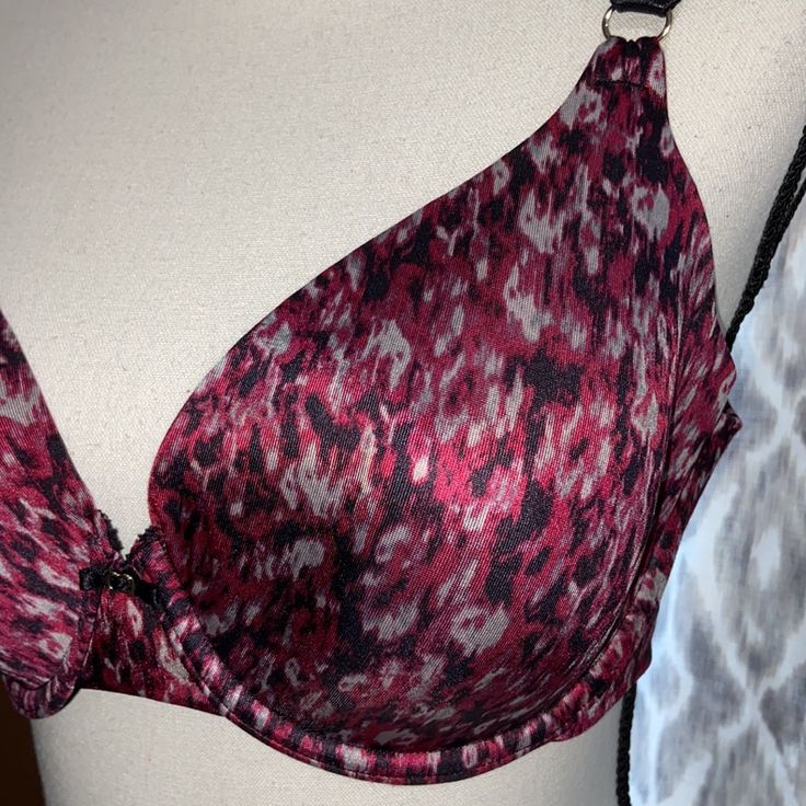 Nwot This Vanity Fair Bra Helps You Look Your Best. Featuring Back-Smoothing Wings, A Seamless Cup Design & Flat Edges, This Bra Provides A Flawless Appearance. Gorgeous Satiny Mulberry Print! Features Underwire, Lightly Padded Cups Adjustable Shoulder Straps Cute Center Bow Leotard Back Keeps Straps In Place 2-Row Hook Closure Nylon, Spandex Machine Wash Gentle, Hang Dry I Have Pectus & Struggle With Bra Fit. This Is New, I Tried On At Home And Could Not Wear. Mfg Photo(S), If Also Shown, Are For Fit And/Or Style. There May Be Slight Differences Vs Item For Sale. Ask Me If Unsure. *** Colors May Look Different When Viewed On Different Devices. *** Ask Me If Unsure. Purple Stretch Bra With Medium Bust Support, Stretch Purple Bra With Medium Bust Support, Fitted Purple Bra With Padded Cups, Fitted Purple Bra Partially Lined, Fitted Partially Lined Purple Bra, Purple Underwire Bra For Night Out, Vanity Fair Bras, Photo S, Look Your Best