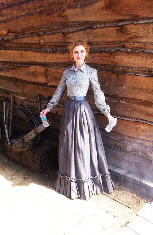 Western Outfits Women Old Fashioned, Wild West Historical Fashion, 1800s Southern Fashion, Historical Western Outfits Women, Frontier Women Clothing, Old Western Dresses Wild West, Modern Pioneer Fashion, Old Western Women Outfits, Western Clothes For Women Outfits