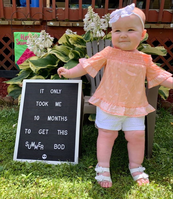 Milestone Letter Board Ideas, 10 Month Old Picture Ideas, 10 Month Picture Ideas, 10 Month Old Milestones Photo Ideas, 10 Month Milestone Picture, 10 Month Old Photoshoot, June Photoshoot Ideas, June Milestone Picture Ideas, Summer Milestone Picture Ideas