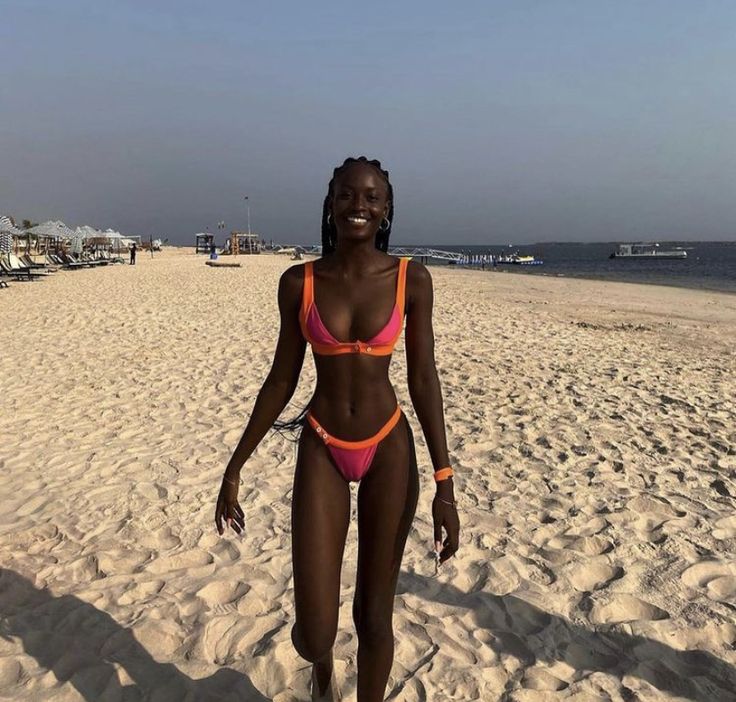 Dark Skin Beauty, Dark Skin Women, Body Inspiration, Summer Body, Black Is Beautiful, The Ocean, Persona, A Woman, The Beach