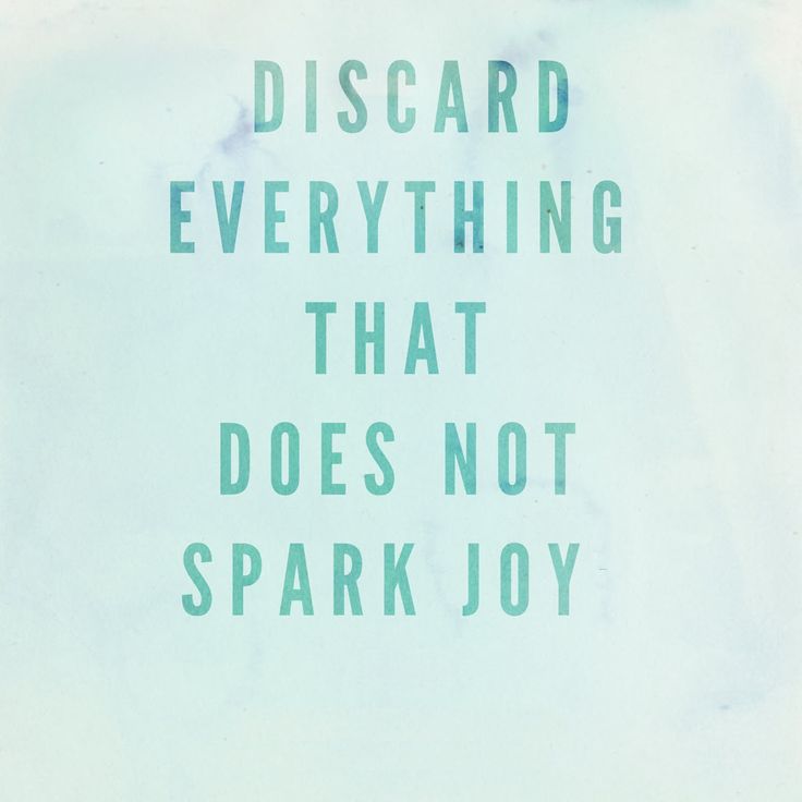 a sign that says, discard everything that does not spark joy