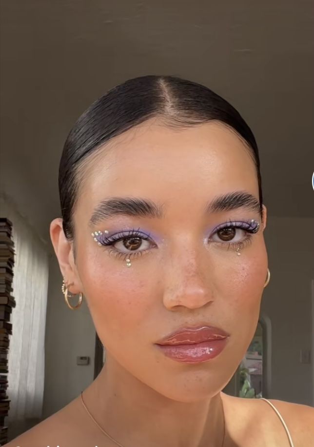 Purple Jewel Makeup, Purple Makeup Concert, Harry Styles Eye Makeup, Concert Makeup Brown Eyes, Purple Makeup Euphoria, Olivia Rodrigo Guts Tour Makeup Ideas, Olivia Rodrigo Guts Tour Makeup, Laufey Concert Makeup, Eras Concert Makeup