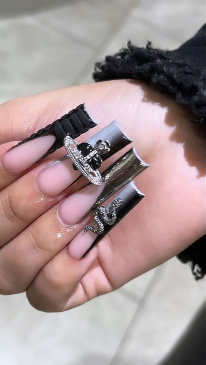 Black Baddie Nail Designs, Dramatic Black Nails, Black And Grey French Tip Nails, Black And Silver Birthday Nails, Rockstar Nails Acrylic, Black Freestyle Nails, Black Junk Nails, Black Birthday Nails, Black Nail Sets