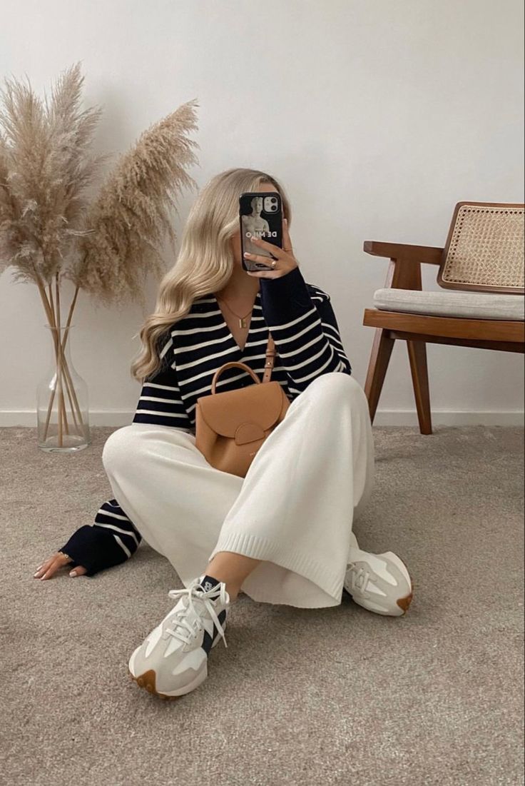 #outfit #casual #sportyfashion #lifestyleblogger #fashionblogger #fashionista #fashiontrend #outfitinspiration Nb327 Outfit Woman, Nb327 Outfit, New Balance 327 Women Outfit Casual, Nb 327 Women Outfit, Nb 574 Women Outfit, Outfit Casual Tenis, New Balance 327 Women Outfit, New Balance 327 Outfit, Converse Run Star Hike Outfit