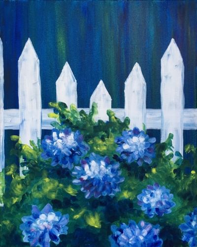 a painting of blue flowers in front of a white picket fence with the words guandado desde paint nite on it