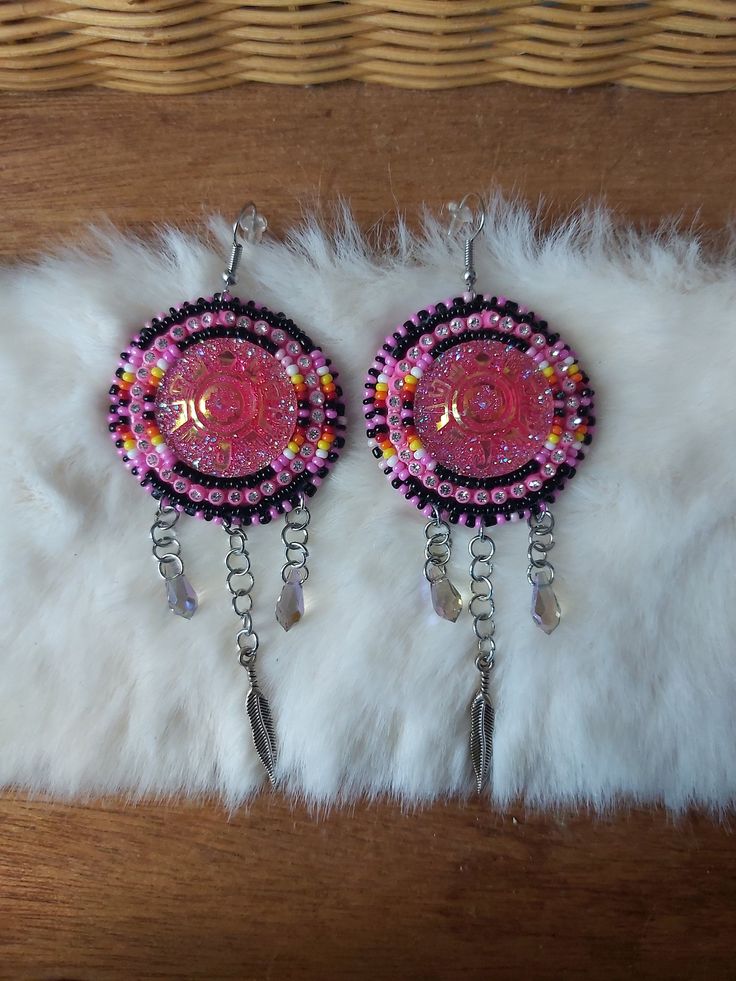 Beaded earrings! Very pretty. Would make a great gift Beads Craft Jewelry, Beads Craft, Craft Jewelry, Bead Crafts, Beaded Earrings, Jewelry Crafts, Bead Work, Jewelry Earrings Dangle, Beading