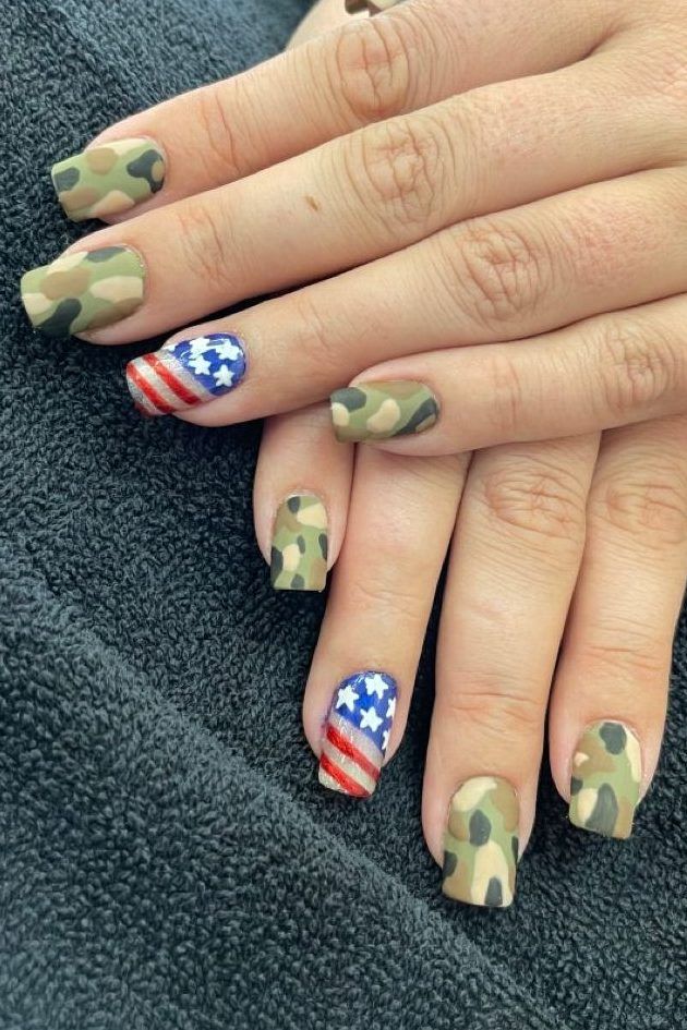 Classy Memorial Day Nails Army Wife Nails, Military Nail Designs, American Flag Nails Designs, Army Nails Design, Memorial Nails, Army Nail Art, Flag Nail Designs, Marley Aesthetic, Military Nails