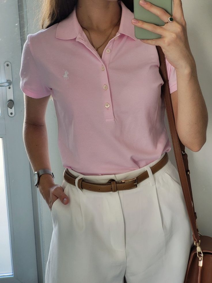 inst: greindfroz Pink Polo Outfit, Pink Polo Shirt Outfit Woman, Polo Shirt Outfit Women's, Outfits Sport, Short Blanco, Teacher Fits, Pink Ralph Lauren, Polo Shirt Outfits, 2024 Aesthetic