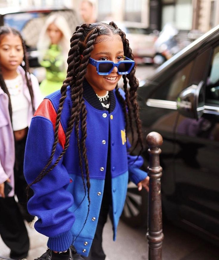 North West Outfits, North West Kardashian, London Aesthetic Outfits, North West Style, Kardashian Braids, Cute Box Braids, Famous Kids, Robert Kardashian, Dyed Hair Inspiration