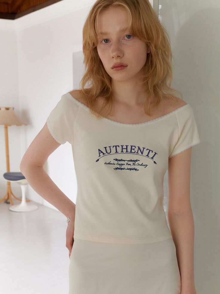 This is a young and casual top by Authenti that is made out of high quality and sturdy fabric. With unique design detail and trendy mood, you can style it for your modern  and casual daily outfit.- Cotton fabric with high elasticity- Bio washed fabric- Lace detail on the neck and cuffs- Logo embroidery detail Fitted Cotton T-shirt For Summer, Fitted Crew Neck Tops With Embroidered Text, Spring Graphic Cotton Tee, Spring Graphic Tee Cotton Tops, Beige Short Sleeve Top With Letter Print, Spring Cotton Graphic Tee Tops, Spring Cotton T-shirt With Stretch, Trendy Stretch Cotton Short Sleeve Top, Spring Cotton Crew Neck Tops