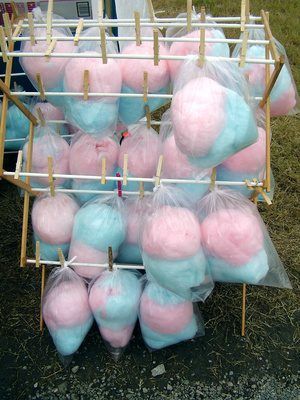 some pink and blue balls are on a rack