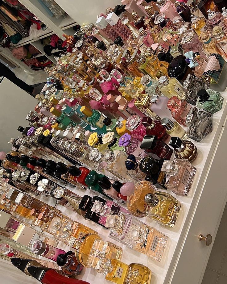 my dream collection. Perfume Collection Display, Koleksi Parfum, Perfume Display, Pretty Perfume Bottles, Perfume Organization, Perfume Collection Fragrance, Perfume Scents, Perfume Lover, Bath And Body Care