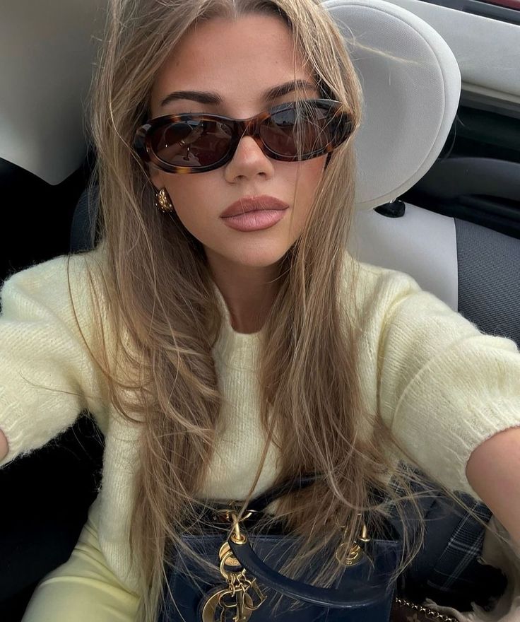 Super Rich Kids, Foto Poses, Rich Kids, Cool Sunglasses, Rich Girl, Charlotte Tilbury, Old Money, Hair Goals, Hair Inspo