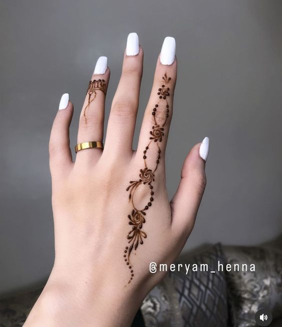 Beauty and Makeup: #beauty, #makeup, #skincare, #haircare Simple Henna Finger Designs, Simple Elegant Mehndi Designs, Henna Main Simple, Bts Mehndi Designs, Inai Simple, Henna Art Simple, Finger Henna Designs Simple, Simple Henna Designs Hand, Aesthetic Mehndi