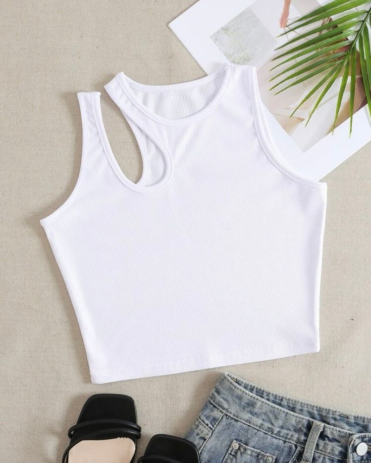 Korean Fashion Shirt, Blusas Crop Top, Sleeveless Crop Tops, Middle Age Fashion, Black Sleeveless Top, Y2k Clothes, Top Streetwear, Cropped Tops, Crop Top Shirts