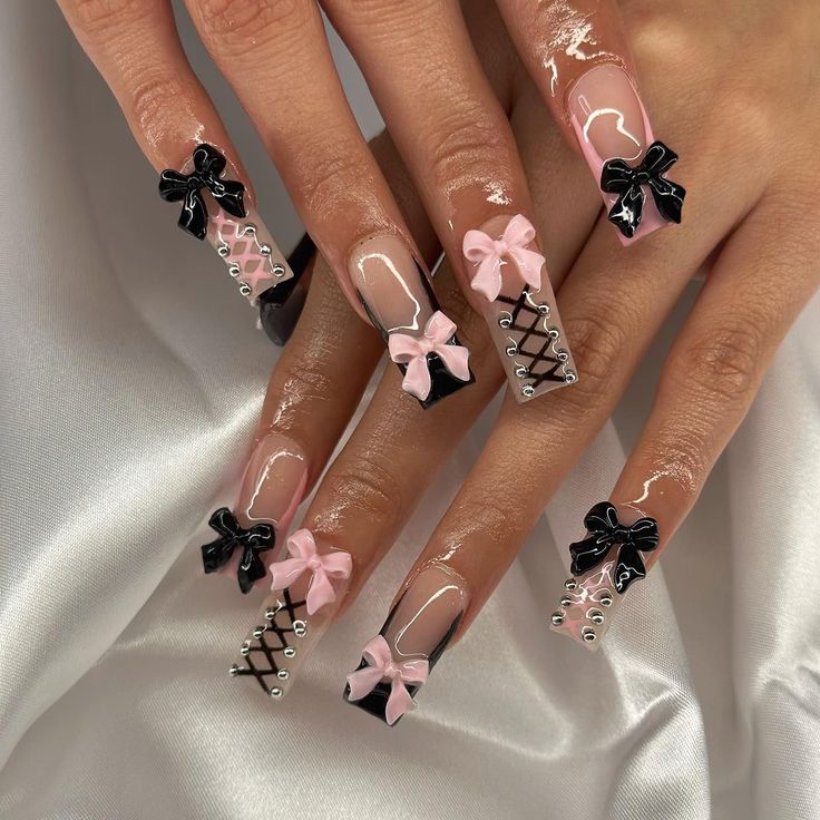 Corsetted Coquette Nails Coquette Nails Black, Coquette Valentines Nails, Corset Nails Designs, Black And Pink Bow Nails, Black Coquette Nails, Coquette Nails, Dark Coquette Nails, Black Bow Nails, Valentines Nail Set