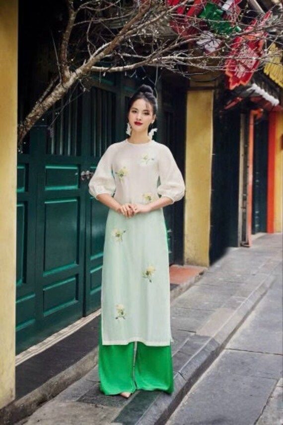 Elegant and classy white and green ao dai set. Made with fine silk material soft and smooth! Perfect for the coming spring ! This style loose design therefore fitting will run bit bigger then standard size like our size chart. Can down one size if want more fitted! Refer to our size chart for better accurate sizing. White Long Sets For Spring, Traditional White Ao Dai For Spring, Casual Long Kurta For Spring, Spring Casual Long Kurta, Green Long Kurta For Spring, White Straight Kurta Set For Spring, Elegant Green Kurta For Spring, Casual Green Kurta For Spring, Traditional White Long Ao Dai