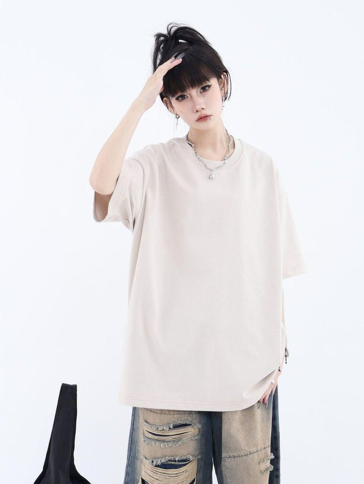 Size (cm) M L XL Length 70 72.5 75 Chest 120 124 128 Shoulder 52 53 54 Information: Model Height/Weight: 160cm/40kg Model Wears Size: M Material: Jersey Basic Shirts Women Minimal Classic, Baggy Shirt Reference, Oversized Plain T Shirt, Oversized Shirts Women, Plain Oversized Shirt, Relaxed Fit Tshirt, Baggy Tshirt, Oversize Tshirt Outfits, Oversize Tshirt