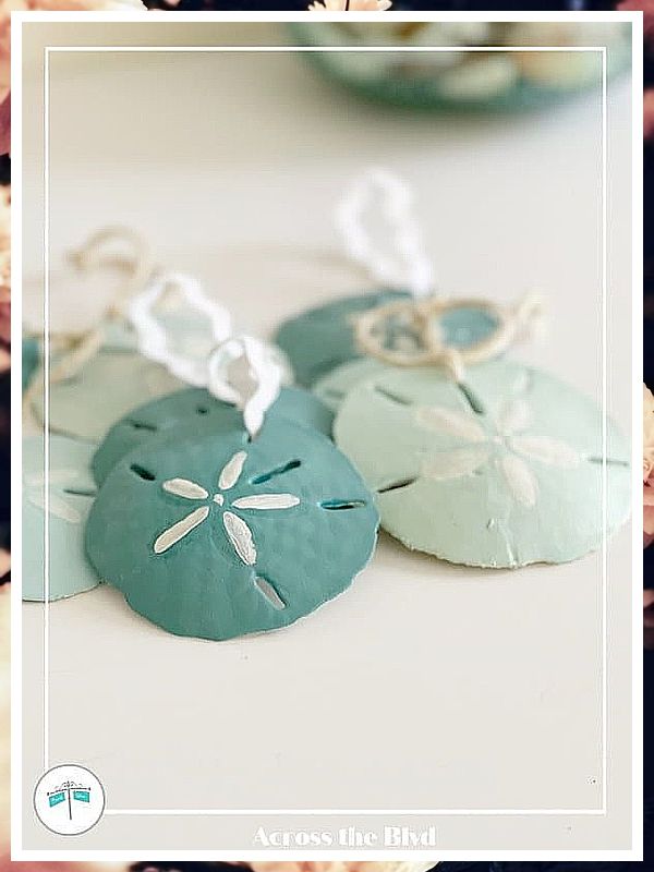 Christmas Tree Inspiration - Ever feel like you're wasting your time looking? Visit to get what you want from one of the worlds largest online retailer! Act NOW! Sand Dollar Xmas Ornaments, Ocean Themed Ornaments Diy, Conch Shell Crafts Diy, Diy Sand Snowman, Sanddollar Crafts Home Decor, Sand Dollar Decorating Ideas, Coastal Ornaments Christmas, Nautical Christmas Ornaments Diy, Coastal Christmas Tree Ornaments