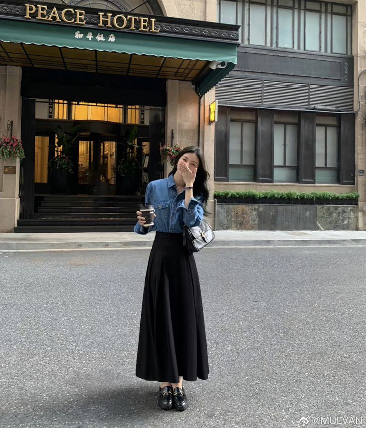 Long Skirt Outfits Formal Classy, Long Skirt Outfits Korean, Rok Outfit, Black Skirt Outfits, Modest Casual Outfits, Outfit Korean Style, Long Skirt Fashion, Long Skirt Outfits, Fashion Top Outfits