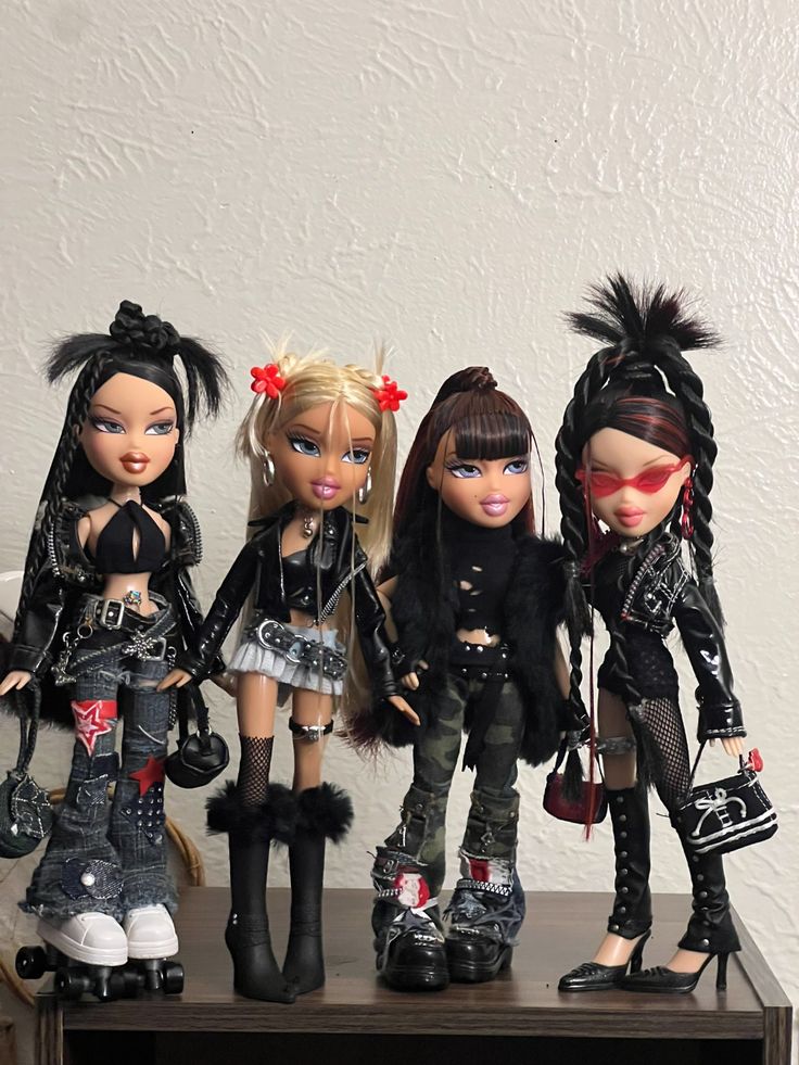 Gothic Bratz Aesthetic, Alt Bratz Doll, Bratz Plaid Skirt, Halloween Bratz Doll Costume, Bratz Dolls Hairstyles, Bratz Fall Outfits, Yasmin Bratz Aesthetic Outfits, Y2k Bratz Outfits, Rockstar Bratz