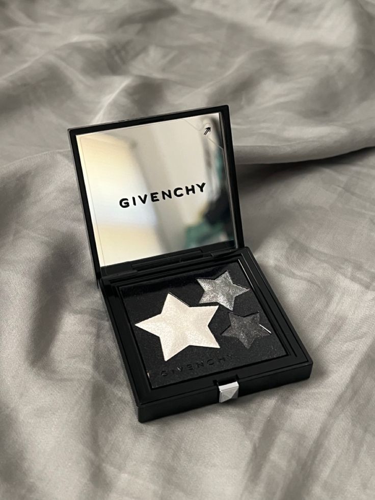 Cecily Knight, Givenchy Makeup, 00s Mode, Givenchy Beauty, Makeup List, Image Swag, Fancy Makeup, Dark Makeup, Makeup Items