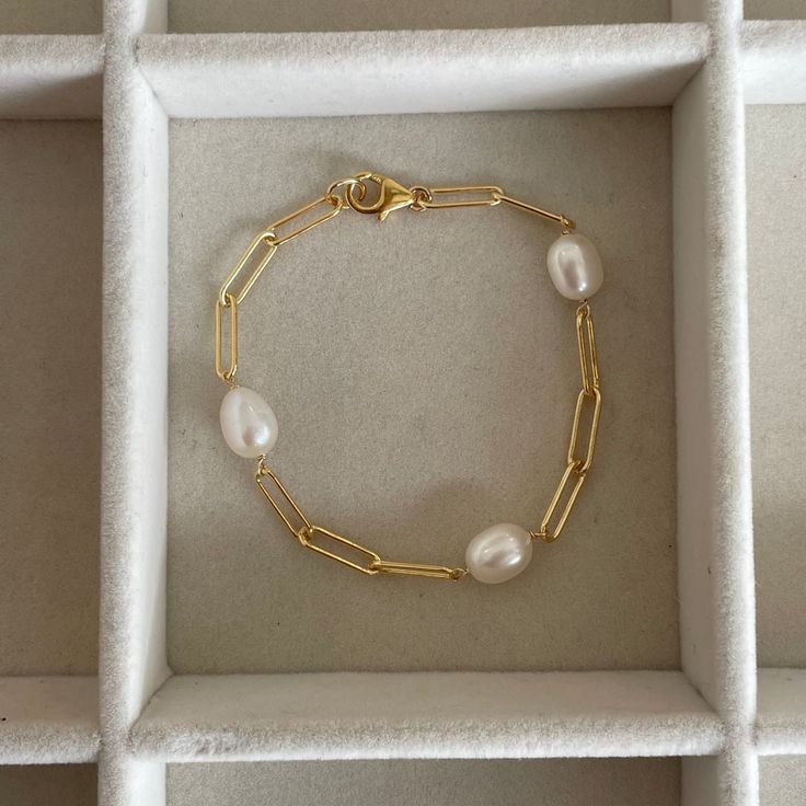 The Shore 18k gold filled chain link & mother of pearl bracelet. Wear alone or pair with other AV bracelets Mother Of Pearl Bracelet, Gold Filled Chain, Pearl Bracelet, Chain Link, Mother Of Pearl, Gold Filled, 18k Gold, Bracelet, Chain