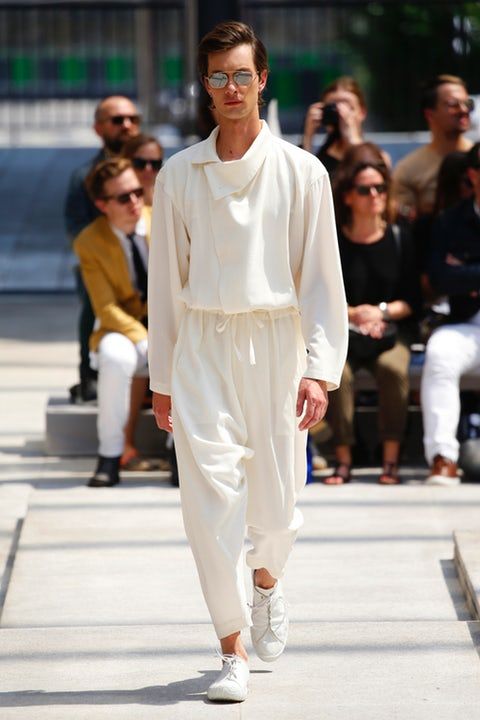 White Male Outfit, Issey Miyake Menswear, Illit Magnetic, Old Gowns, Runway Aesthetic, Issey Miyake Men, Androgynous Fashion, White Outfit, Men Fashion Casual Outfits