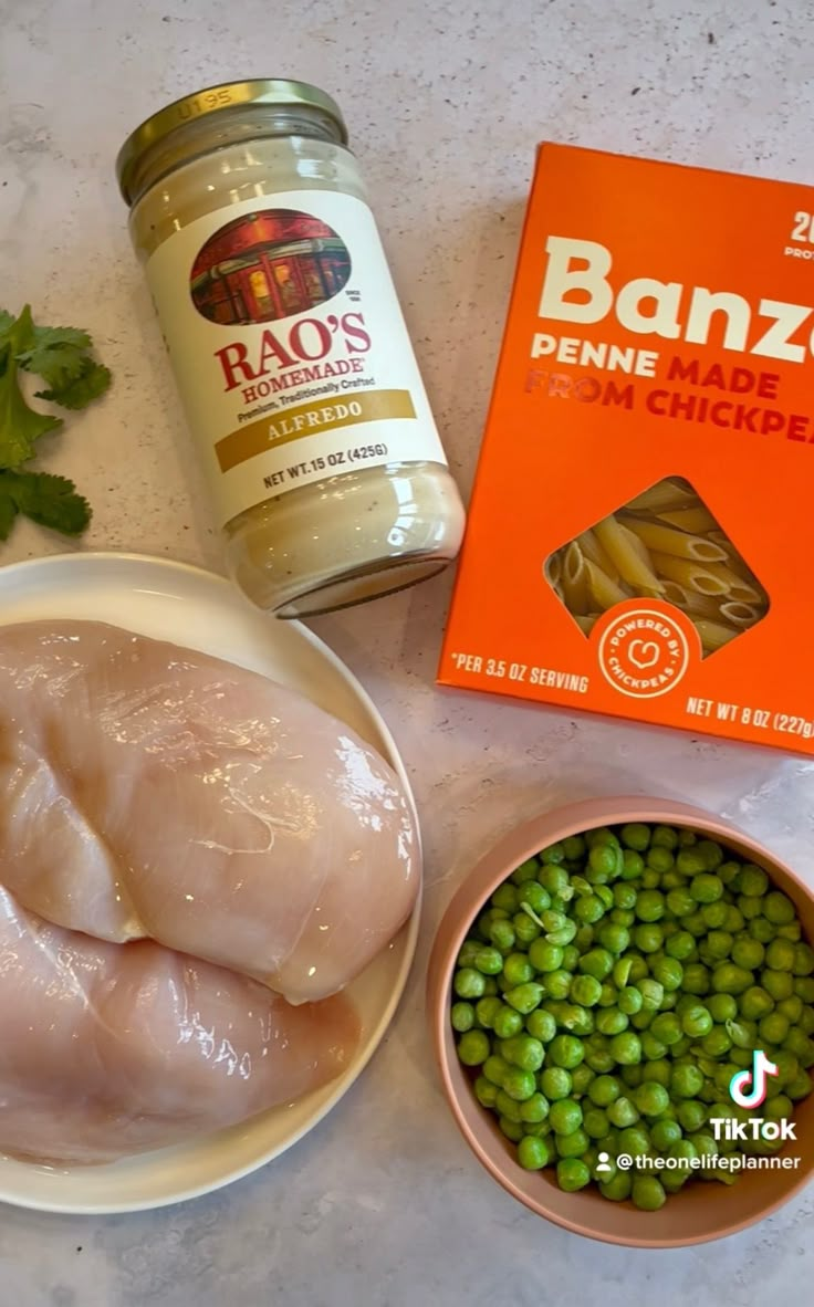 the ingredients to make this dish include chicken, peas and parsley