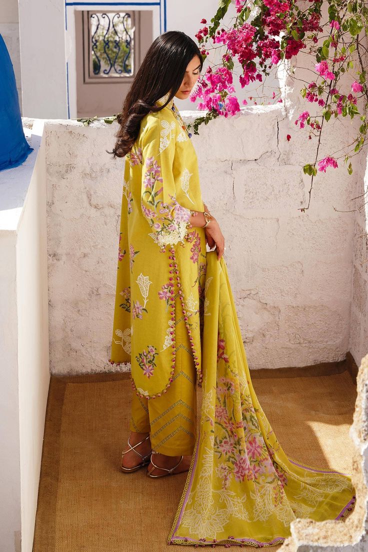 Sana Safinaz M241-006B-3Cj Muzlin Spring Lawn Collection 2024 Original brand suit fabric and photography lite diffrance in actual print. Pakistani Designer Clothes, Lawn Dress, Chiffon Collection, Sana Safinaz, Embroidered Border, Luxury Wear, Chiffon Dupatta, Eid Collection, Pakistani Designers