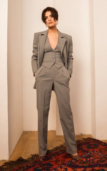 Suit Vest Outfits, Halter Vest, Crepe Blazer, Woman Suit Fashion, Looks Street Style, Prom Outfits, Mode Inspo, The Grey, Suit Fashion